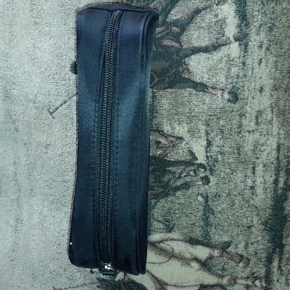 🌺BLACK Zip Up Case - Picture 2 of 5